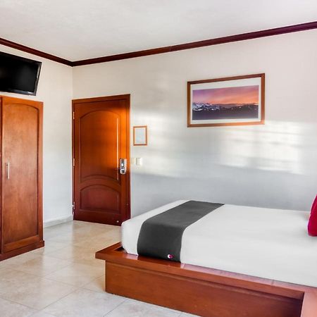 Monte Salerno Hotel&Suites Montemorelos Buitenkant foto