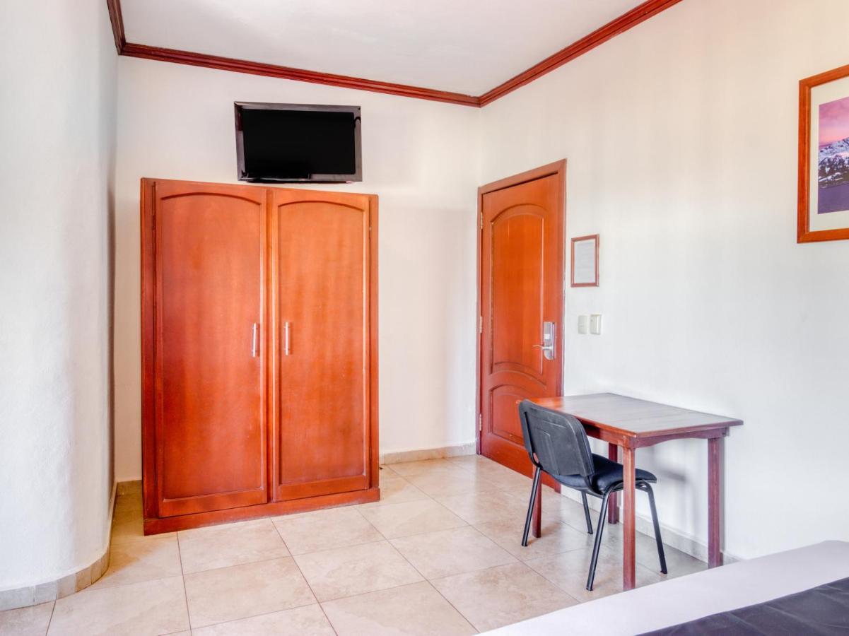 Monte Salerno Hotel&Suites Montemorelos Buitenkant foto