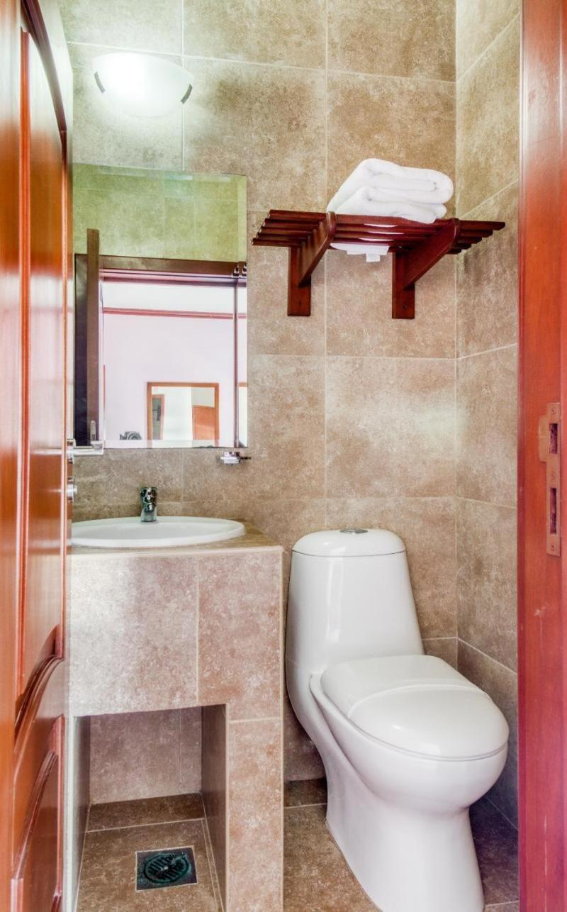 Monte Salerno Hotel&Suites Montemorelos Kamer foto