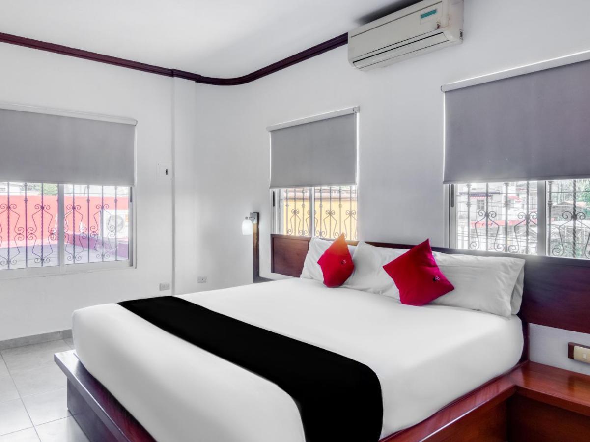 Monte Salerno Hotel&Suites Montemorelos Buitenkant foto