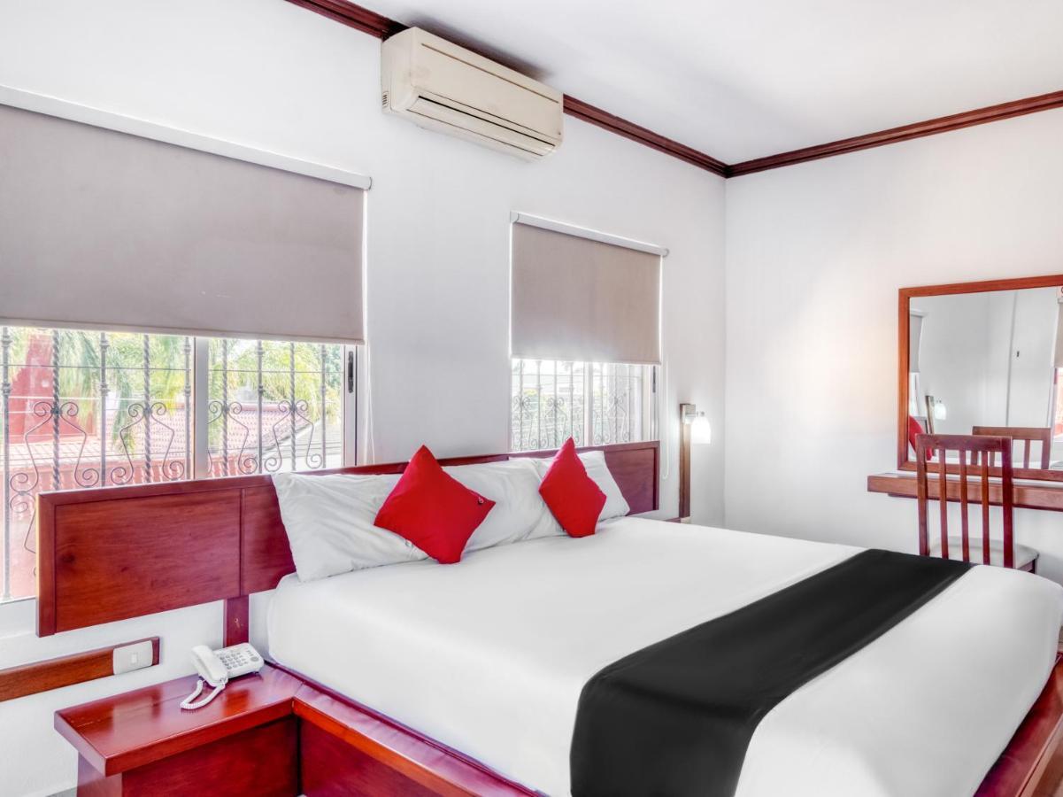 Monte Salerno Hotel&Suites Montemorelos Buitenkant foto