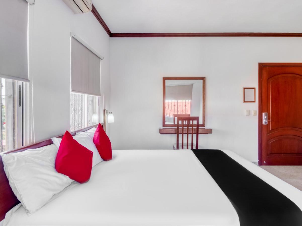 Monte Salerno Hotel&Suites Montemorelos Buitenkant foto