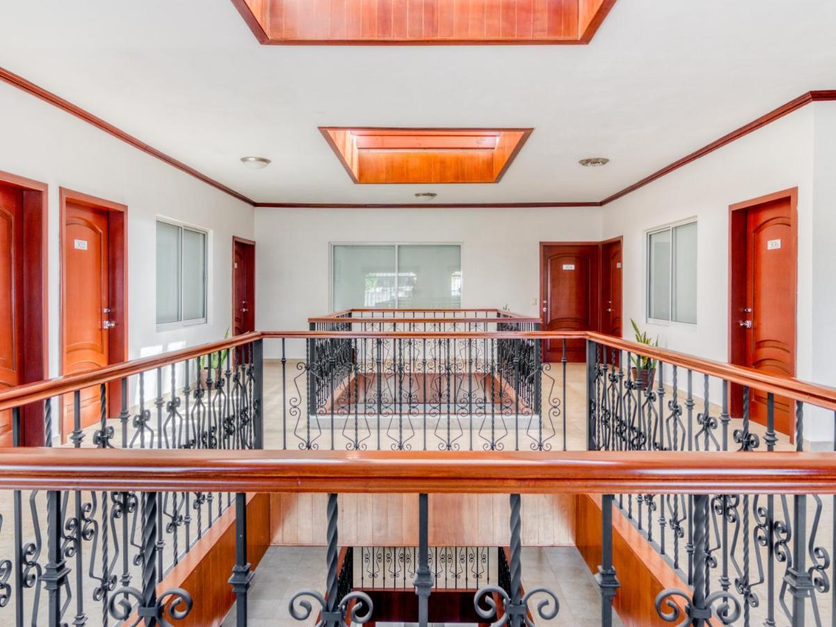 Monte Salerno Hotel&Suites Montemorelos Buitenkant foto