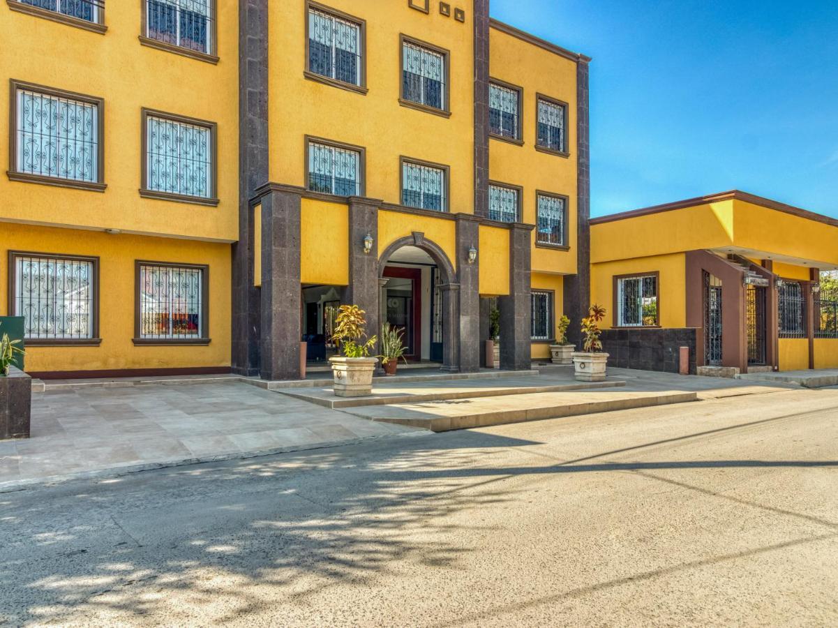 Monte Salerno Hotel&Suites Montemorelos Buitenkant foto