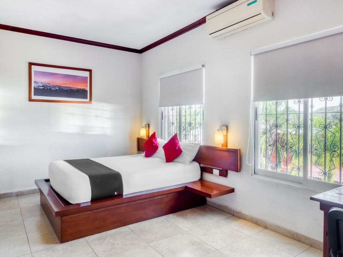 Monte Salerno Hotel&Suites Montemorelos Buitenkant foto
